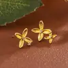 Nuevos Pendientes Dorados Asimétricos de Flor para Mujer, Temperamento de Lujo Ligero, Diseño Versátil, Pendientes de Flor Incrustados de Diamantes Fabricante Mayorista