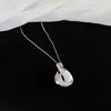 ¡Isla Azul Claro del Mar! Collar con colgante de flor de zircón azul cuadrado, cadena para la clavícula de nicho de lujo ligero, collar de alta gama para mujer