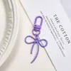 Chaveiro Criativo de Laço Oco de Liga com Etiqueta de Coração Colorida Pingente DIY Charme de Bolsa de Coração Feminino