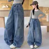 Calça jeans infantil transfronteiriça, calça longa solta de outono, novo estilo 2026, calça plissada de perna larga para crianças maiores, da moda