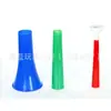 Líderes de torcida gritam e torcem grandes barracas telescópicas de três chifres vendendo brinquedos vuvuzela outlet de fábrica de bife