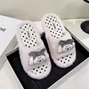 Pantufas peludas internas quentes e confortáveis para mulheres, pantufas de algodão de inverno fofas com bolinhas antiderrapantes, sapatos de casa de pelúcia