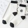 Calcetines Blancos y Negros para Mujer de Caña Media Diseño de Bordado de Flor Camelia Personalizado ins de Moda Estilo Japonés Simples Calcetas Zhuji