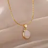 Colar Oval de Aço Titânio de Entrada Simples de Luxo Nicho Pingente Olho de Gato Corrente da Clavícula Design Elegante Joia de Alta Qualidade