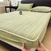 Manta Acolchada de Color Liso Espesa de Felpa de Leche Cubierta de Cama Sábana Cálida de Invierno Protector de Colchón Juego de Sábanas de Franela