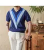 Comercio Exterior Al por Mayor Transfronterizo Verano Nuevo Tejido de Punto de Manga Corta para Hombre Camisa Polo Rayada Triángulo Cuello en V Ajustada Camiseta de Negocios