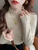 Blusa de manga longa base branca com gola alta meia, justa ao corpo, novo estilo outono e inverno, suéter com barra desfiada, top preto de manga longa