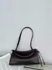 Bolso de hombro de piel genuina para mujer, nuevo modelo 2026, bolso cuadrado, moderno y versátil, diseño de nicho, estilo relajado, bolso de axila para mujer