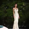 Xy24517 Outono 2026 Novo Vestido Longo, Vestido de Cetim com Alça de Fita Floral Elegante e Moderno de Corte Justo para Mulheres