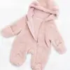 Nova Bolsa de Pelúcia Estilo Outono/Inverno 2026 Bolsa de Mão Calçados Roupa Quente para Escalada Estilo Coreano Macacão com Capuz para Bebê Recém-nascido