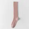 Meias de algodão penteado para outono e inverno para mulheres, meias caneladas de dupla costura para panturrilha, meias de cano alto da moda, meias casuais simples de cor sólida com costura vertical
