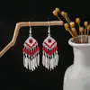Aretes de Estilo Étnico de Plata Imitación, Colgantes de Aretes Largos de Plumas de Colores, Aretes Populares para Atracciones Turísticas, Lindos Aretes con Forma de Frijol al por Mayor