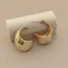 Brincos Plissados em Forma de C Retrô Europeus e Americanos para Mulheres, Clipe de Orelha Geométrico de Alta Qualidade, Ornamentos de Orelha com Textura Metálica Exagerada, Atacado Transfronteiriço