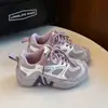 Sapatos femininos casuais antiderrapantes para corrida infantis de malha 2026 novos respiráveis de primavera sapatos de pai sapatos esportivos infantis para meninos
