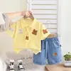 Novo Conjunto de Duas Peças Jeans Casual de Manga Curta com Gola Lapela Estampado de Letras para Meninos de Verão Fabricante Atacado