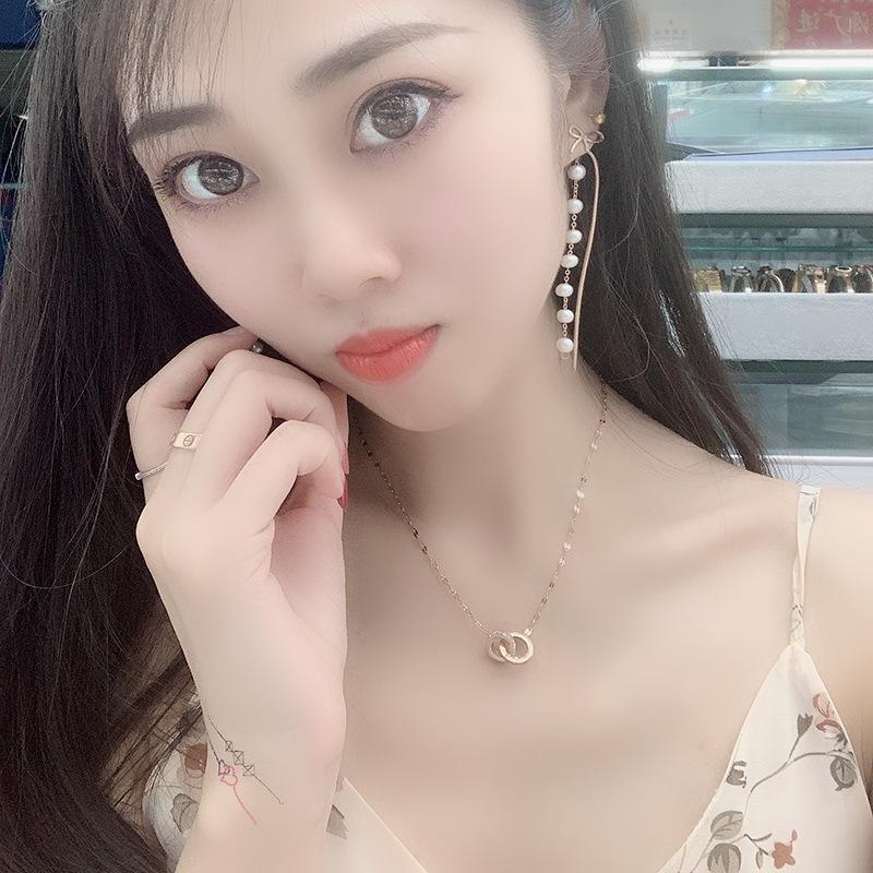 钛钢不掉色玫瑰金项链女性感唇链罗马数字锁骨链韩版镶钻双环项链