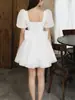 Vestido de novia ligero, estilo corto, escote cuadrado, organza, mangas abullonadas para cubrir los brazos, adecuado para fotografía de viaje al aire libre, compromiso y registro, vestido formal pequeño con falda voluminosa