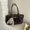 Bolsa de Pelúcia Estilosa para Mulheres 2026 Novo Design de Nicho de Inverno Bolsa Tote Fofa Bolsa de Ombro Único para o Dia a Dia