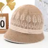 Chapéu de Inverno Feminino 2026 Novo Estilo Chapéu Balde de Proteção contra Frio Chapéu Quente de Mãe Meia-idade e Idosos Chapéu de Lã Tricotado Espessado com Veludo