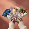 Ramo pequeño de flores de lana tejido terminado tres piezas ramo de flores mini de simulación tejido regalo para mamá recuerdo del Día de la Mujer venta al por mayor