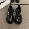 Zapatos Pequeños de Cuero para Mujer 2026 Nuevo Estilo Suela Gruesa Ins Retro Súper Calientes Mocasines Estilo Británico Negros Antideslizantes Planos