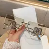 Novos Óculos de Sol de Metal Fashion Sem Aro Borda Cortada Armação Grande Perna Curva Letra Oca para Mulheres Estilo Coreano Tendência Estilo de Rua