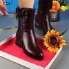 Botas Martin Femininas, nova coleção outono/inverno 2026, botas de cano médio com salto grosso estilo britânico, botas de moda versáteis, forradas com fleece para aquecimento
