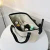 Moda Transfronteiriça Versátil Bolsa de Cosméticos Portátil para Saída Simples Bolsa de Mão Feminina Grande Capacidade Europeia e Americana Pequena Fragrância Necessaire