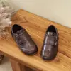 Sapatos Infantis de Couro 2026 Primavera Estilo Britânico Sapatos Individuais Retrô para Meninos Brogue Esculpido Sapatos de Princesa para Meninas