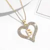 Colar Versátil de Coração com Letra Estilo Luxo Leve para Mulheres, Presente da Moda de Nicho para o Dia dos Namorados Chinês para Namorada, Presente para Mãe