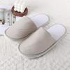 Pantuflas Desechables para Hotel Estrella Venta al por Mayor Personalizadas de Alta Gama B&B Salón de Belleza Hospitalidad Pantuflas Gruesas Baotou Antideslizantes