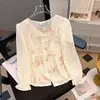 Nueva Camisa de Manga Larga con Botón de Rana Estilo Nacional Chino para Mujer 2026 Nuevo Top Floral de Cuello V de Principios de Primavera Top Pequeño Único Exquisito