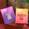 Libro Rojo Pequeño Marea Nacional Insignia Metálica AR Colección del Museo Souvenirs Para Regalar Personas Antiguas Bordadas Vestimentas Culturales y Creativas Imán Antiguo