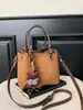 Bolsa tote de luxo leve, retrô, color block, pequena bolsa de mão para mulheres, nova coleção 2026, moda de nicho, bolsa de ombro versátil, bolsa transversal da moda
