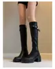 Botas altas de cuero de alta calidad con hebilla, tacón grueso, color negro, botas de jinete adelgazantes, botas ajustadas, de moda, versátiles, para mujer, suela gruesa
