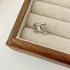 Pendiente de Clip Geométrico de Cruz Dulce y Fresco para Mujer Moda Retro Versátil Personalizado Creativo Clip de Hueso de Oreja Pendientes de Diseño de Nicho Tendencia