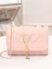 Bolso Cuadrado Pequeño de Sarja Bordada con Cadena 2025 Decoración de Borla con Letra Bolso de Hombro Único para Mujer Elegante Cruzado Versátil