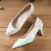 Tacones Altos de Satén Estilo Chino con Tacón de Almohada Blanca para Mujer, Nuevos 2026 Zapatos Bordados Cheongsam Hanfu, Zapatos Retro de Boda China