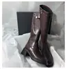 Botas de Salto Bloco Versáteis com Bico Quadrado Tendência Salto Alto Zíper Lateral Acima do Joelho para Mulheres 2026 Chegada Nova Outono Botas de Cano Alto Estilo Cavaleiro