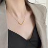Colar Borboleta Incolor de Aço Titânio Feminino Leve Luxo Nicho Corrente Clavícula Estilo Frio Elegante Celebridade da Internet Joia Simples