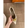 Primer Encuentro Zapatos de Salón de Punta Baja con Hebilla Metálica Retro para Mujer Otoño Rojo Vino Versátiles Tacón de Gato Zapatos para Ir al Trabajo Tacón Bajo