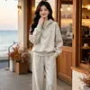 Moda estilo francés 2026 deportivo nuevo otoño e invierno casual moderno reductor de edad conjunto de dos piezas con sudadera con capucha y pantalones de pierna ancha