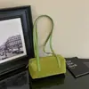 Bolso de gamuza para mujer, nueva colección de otoño 2026, estilo retro, adecuado para ir al trabajo, un bolso de hombro chic y discreto