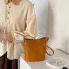 Bolsa Saco Vintage de Couro de Primeira Camada para Mulheres, Couro Genuíno Estilo Minimalista Modelo Novo 2026, Bolsa de Ombro Único Transversal Niche para Mulheres, Bolsa de Axila