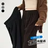 Foto real de calças femininas de outono e inverno novas, de cintura alta, perna reta, com caimento solto, corte relaxado, forradas de cashmere, perna larga, na cor café veludo nuvem