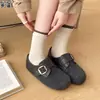 Sapatos femininos estilo Birkenstock, cinza, de lã, com bico redondo e solas super macias, confortáveis e leves para os pés, perfeitos para combinar com vestidos, sapatilhas e mocassins.