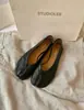 Zapatos de estilo idéntico a los de Mamá Uva para mujer, con diseño de pezuña de cerdo y dedos separados, piel genuina, estilo vintage desgastado, zapatos de salón Mary Jane plisados, zapatos planos bajos de ballet