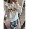 Marca Tendência Retro Americana Estampa de Leopardo Estampa de Letras Estilo Casal Top High Street Moda Outono e Inverno 2025 Camiseta de Gola Redonda para Mulheres