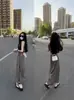 Conjunto de Duas Peças Estilo Sal de Verão com uma Vibração Madura e Sofisticada, Top e Saia Chiques e Docemente Picantes