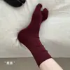 Calcetines de punta para mujer estilo coreano para otoño e invierno, color liso, casuales y versátiles para ir al trabajo, calcetines altos de algodón puro, disponibles en negro y blanco